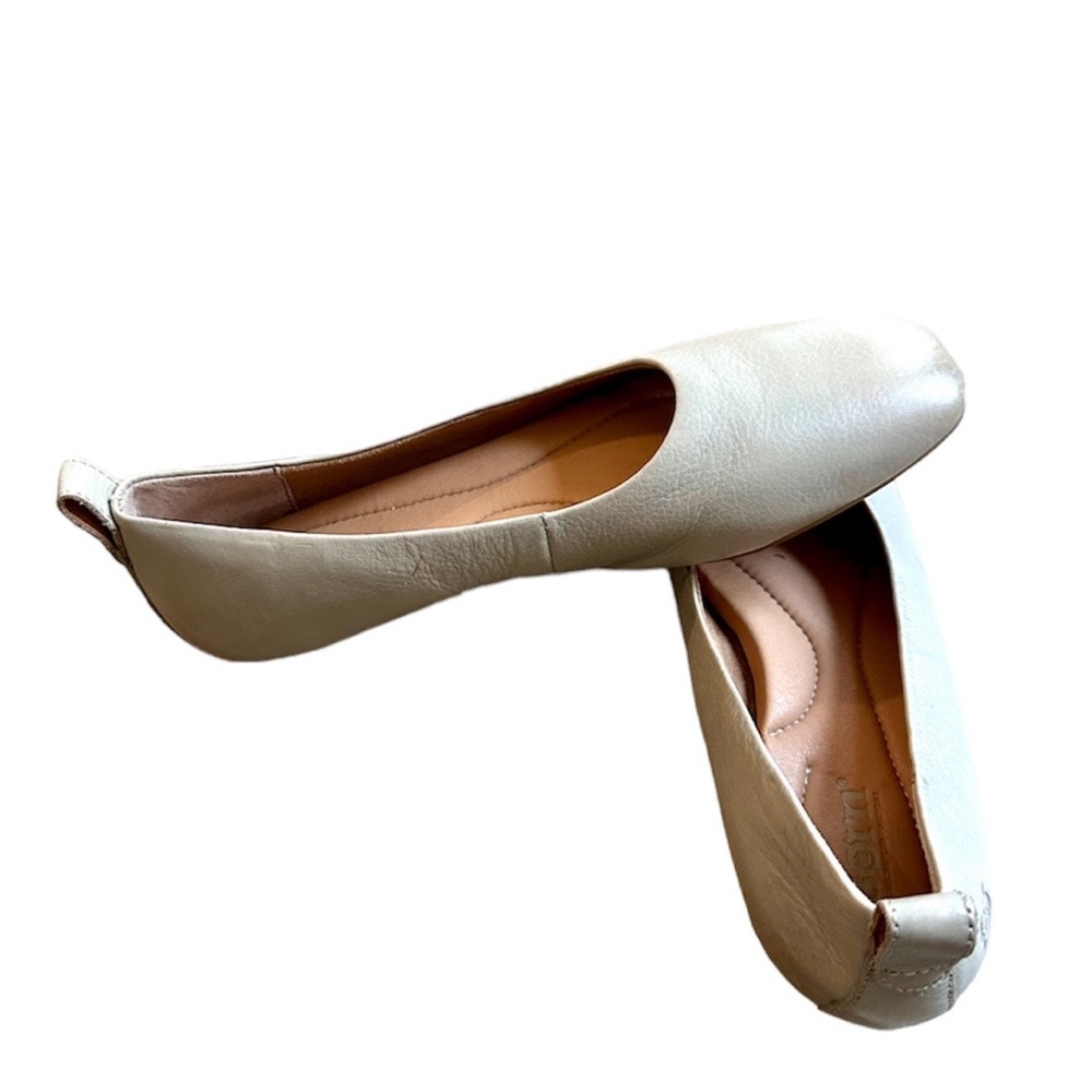 Born Beca Leather Upper Rubber Outsole Beige Ballet Flat Size 7 GUC